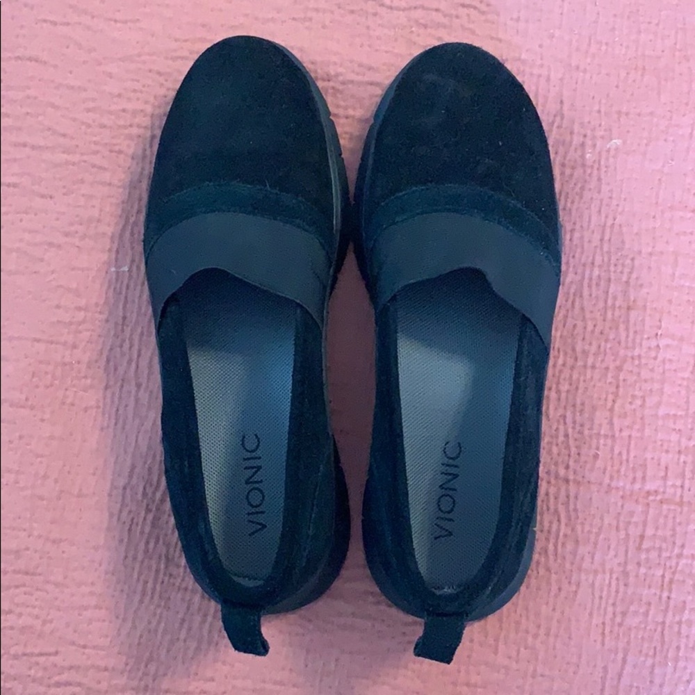 Women’s Vionic slip on flats sz 8